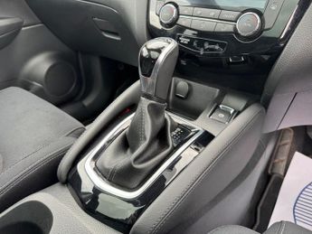 Nissan Qashqai 1.2 DIG-T N-Connecta XTRON Euro 6 (s/s) 5dr