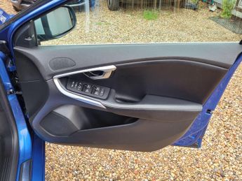 Volvo V40 1.5 T2 R-Design Pro Auto Euro 6 (s/s) 5dr