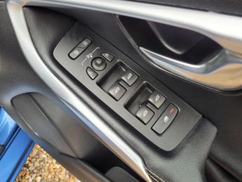 Volvo V40 1.5 T2 R-Design Pro Auto Euro 6 (s/s) 5dr