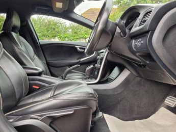 Volvo V40 1.5 T2 R-Design Pro Auto Euro 6 (s/s) 5dr