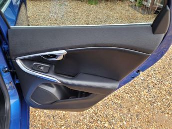 Volvo V40 1.5 T2 R-Design Pro Auto Euro 6 (s/s) 5dr