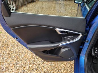 Volvo V40 1.5 T2 R-Design Pro Auto Euro 6 (s/s) 5dr