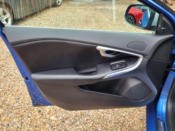 Volvo V40 1.5 T2 R-Design Pro Auto Euro 6 (s/s) 5dr