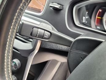 Volvo V40 1.5 T2 R-Design Pro Auto Euro 6 (s/s) 5dr