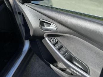 Ford Focus 1.6 Titanium Euro 5 5dr