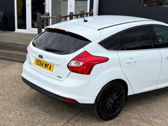 Ford Focus 1.0T EcoBoost Zetec Navigator Euro 5 (s/s) 5dr