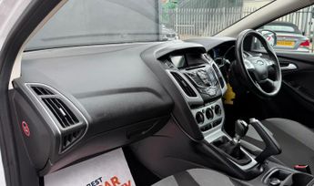 Ford Focus 1.0T EcoBoost Zetec Navigator Euro 5 (s/s) 5dr