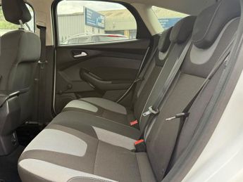 Ford Focus 1.0T EcoBoost Zetec Navigator Euro 5 (s/s) 5dr