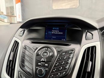 Ford Focus 1.0T EcoBoost Zetec Navigator Euro 5 (s/s) 5dr
