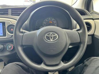 Toyota Yaris 1.33 Dual VVT-i Icon Hatchback 5dr Petrol Multidrive S Euro 5 (9