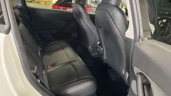 Tesla Model Y Auto RWD 5dr