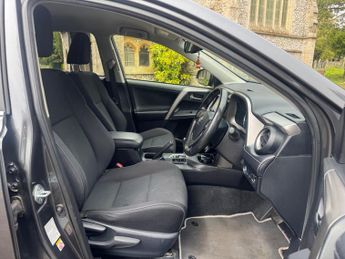 Toyota RAV4 2.5 VVT-h Icon Tech CVT Euro 6 (s/s) 5dr