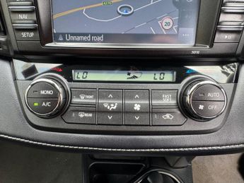 Toyota RAV4 2.5 VVT-h Icon Tech CVT Euro 6 (s/s) 5dr