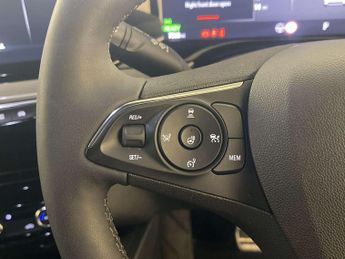 Vauxhall Mokka Electric 54kWh Ultimate SUV 5dr Electric Auto (Long Range) (156 ps)