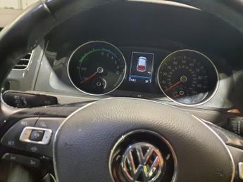 Volkswagen e-Golf 35.8kWh e-Golf Auto 5dr
