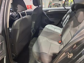 Volkswagen e-Golf 35.8kWh e-Golf Auto 5dr