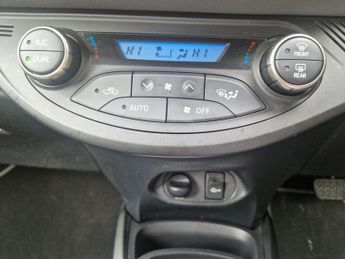 Toyota Yaris 1.5 VVT-h Icon E-CVT Euro 6 (s/s) 5dr