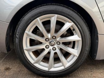 Jaguar XF 2.2d Premium Luxury Sportbrake 5dr Diesel Auto Euro 5 (s/s) (200