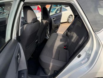 Toyota Auris 1.8 VVT-h Design Hatchback 5dr Petrol Hybrid CVT Euro 6 (s/s) (1