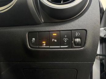 Hyundai KONA 39kWh Premium Auto 5dr (10.5kW Charger)