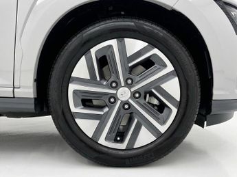 Hyundai KONA 39kWh Premium Auto 5dr (10.5kW Charger)