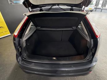 Ford Focus 1.6 Zetec 5dr