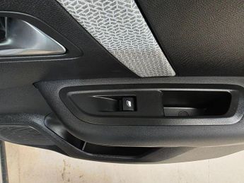Citroen C4 X 1.2 PureTech PLUS Fastback EAT8 Euro 6 (s/s) 4dr