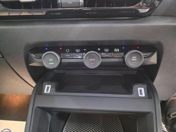 Citroen C4 X 1.2 PureTech PLUS Fastback EAT8 Euro 6 (s/s) 4dr