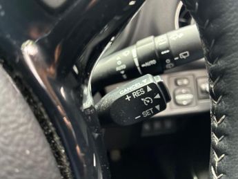 Toyota Yaris 1.5 VVT-h Excel E-CVT Euro 6 (s/s) 5dr (15in Alloy)