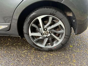 Toyota Yaris 1.5 VVT-h Excel E-CVT Euro 6 (s/s) 5dr (15in Alloy)