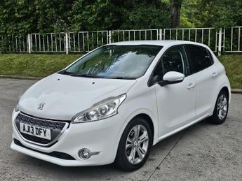 Peugeot 208 1.2 VTi Allure Euro 5 5dr