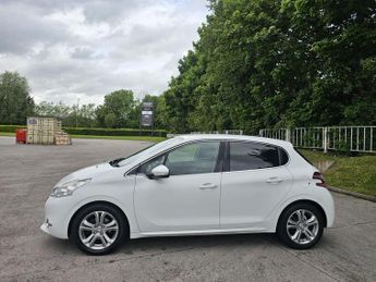 Peugeot 208 1.2 VTi Allure Euro 5 5dr