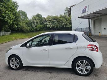 Peugeot 208 1.2 VTi Allure Euro 5 5dr