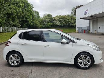 Peugeot 208 1.2 VTi Allure Euro 5 5dr