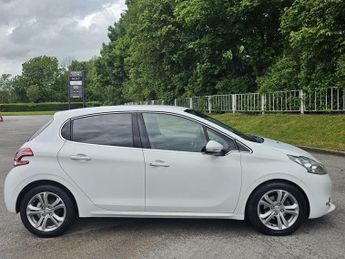 Peugeot 208 1.2 VTi Allure Euro 5 5dr