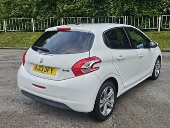 Peugeot 208 1.2 VTi Allure Euro 5 5dr