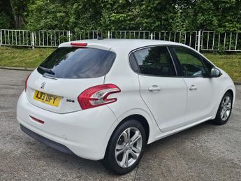 Peugeot 208 1.2 VTi Allure Euro 5 5dr