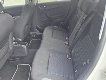 Peugeot 208 1.2 VTi Allure Euro 5 5dr
