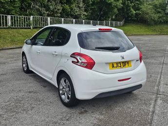 Peugeot 208 1.2 VTi Allure Euro 5 5dr