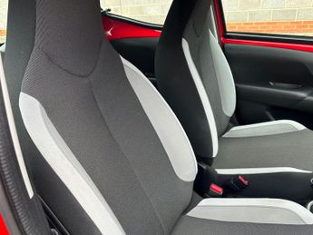 Toyota AYGO 1.0 VVT-i x-play x-shift Euro 6 5dr