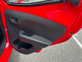 Toyota AYGO 1.0 VVT-i x-play x-shift Euro 6 5dr