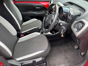 Toyota AYGO 1.0 VVT-i x-play x-shift Euro 6 5dr
