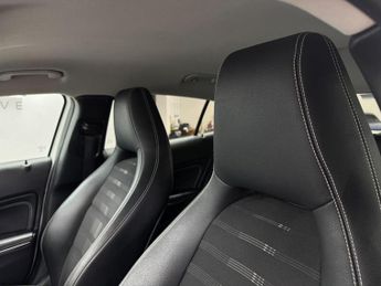 Mercedes-Benz GLA 1.6 GLA180 Urban Edition 7G-DCT Euro 6 (s/s) 5dr