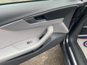 Audi A4 2.0 TDI 35 Technik S Tronic Euro 6 (s/s) 4dr