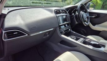 Jaguar F-PACE 2.0 D180 Prestige Auto AWD Euro 6 (s/s) 5dr