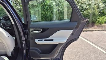 Jaguar F-PACE 2.0 D180 Prestige Auto AWD Euro 6 (s/s) 5dr