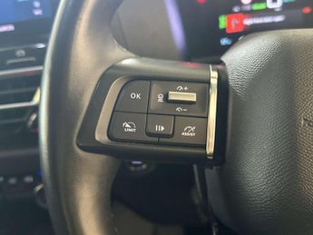 Citroen e-C4 50kWh Shine Hatchback 5dr Electric Auto (136 ps)