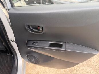 Toyota Yaris 1.0 VVT-i Icon 5dr Petrol Auto Euro 5