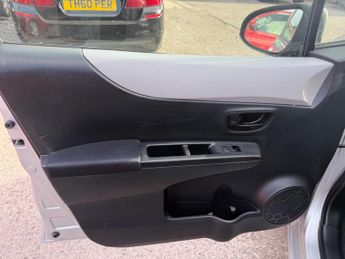 Toyota Yaris 1.0 VVT-i Icon 5dr Petrol Auto Euro 5