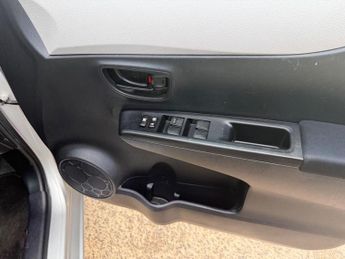 Toyota Yaris 1.0 VVT-i Icon 5dr Petrol Auto Euro 5